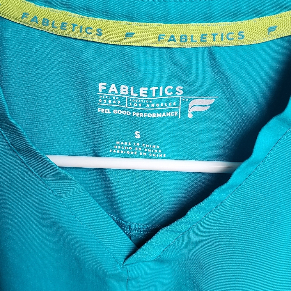 Fabletics Method 2-Pocket Scrub Top - Picture 2 of 7